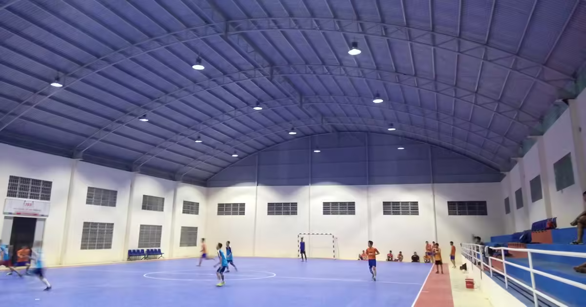 Giải pháp chiếu sáng nhà thi đấu đa năng, sân bóng đá, bóng rổ, bóng chuyền có mái che
