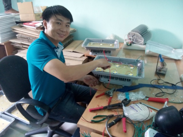 Thay chip cho đèn pha LED