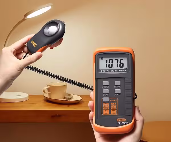 Máy đo độ lux