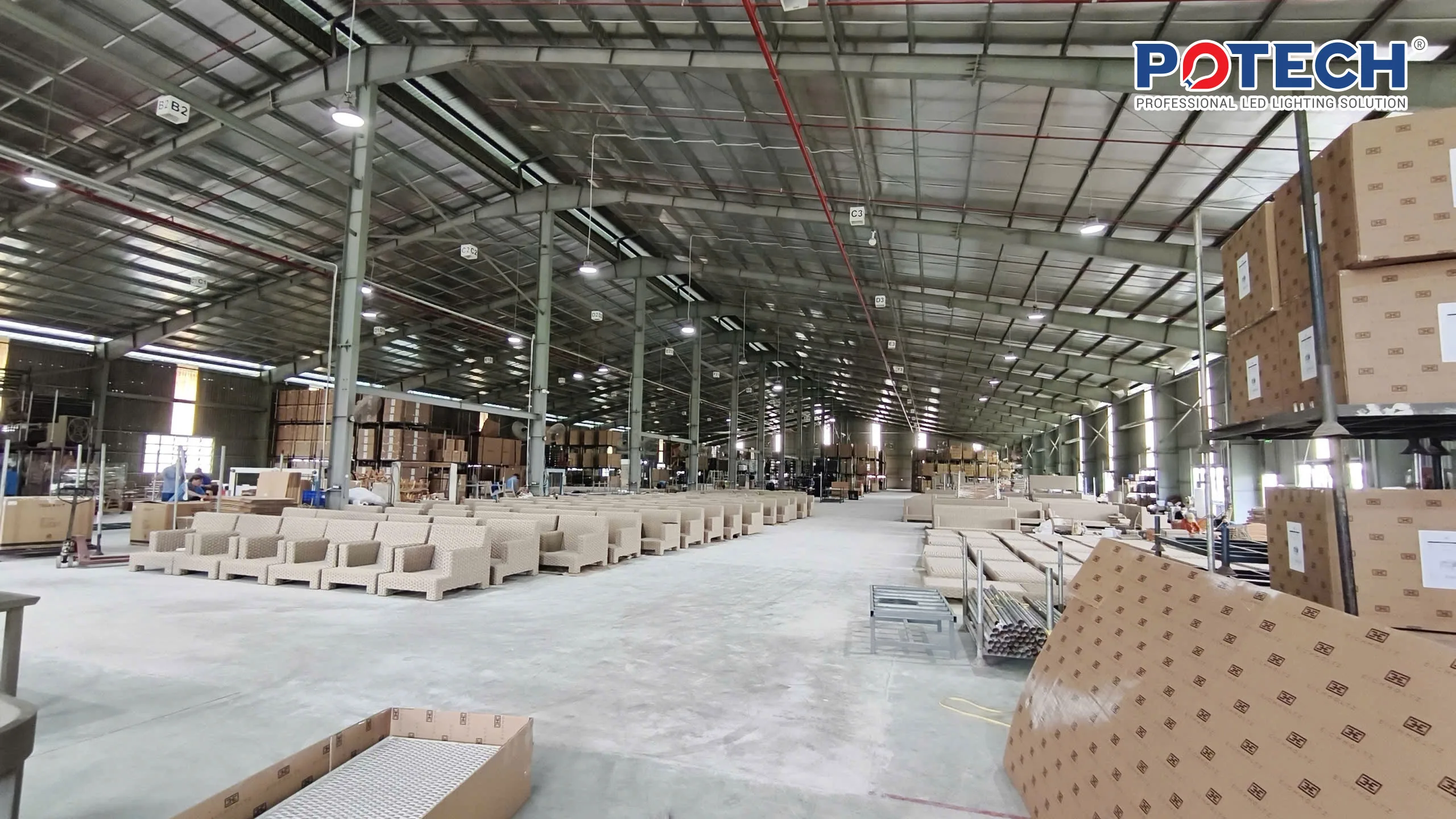 Kho hàng Bình BFC dùng đèn cảm biến