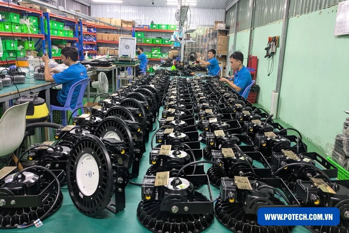 Đèn PT UFO 40 thiết kế đạt tiêu chuẩn L70 tuổi thọ trên 50.000 giờ