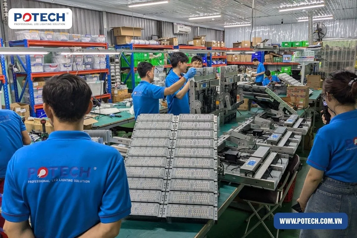 Giá đèn pha LED: Bảng giá tham khảo theo công suất 2026