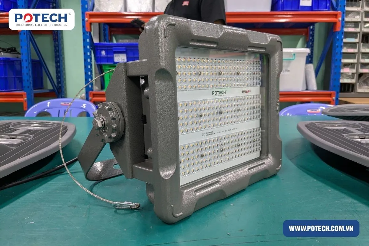 Đèn LED chống cháy nổ POTECH