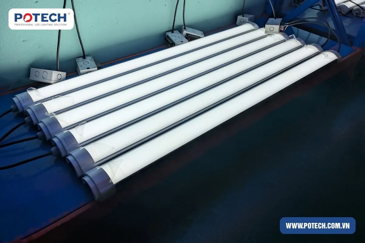 Đèn LED triproof chống thấm nước