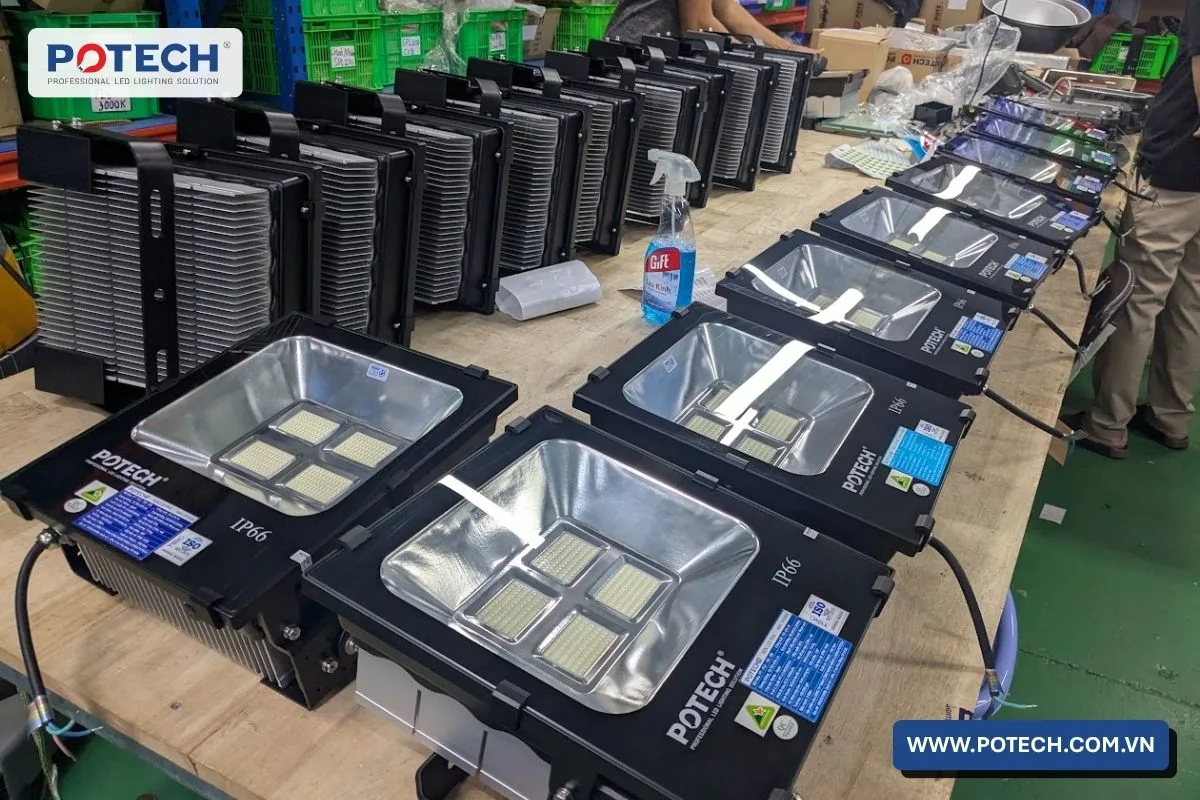 Đèn pha LED IP66