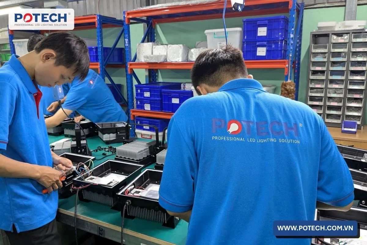 Sản xuất đèn pha LED POTECH