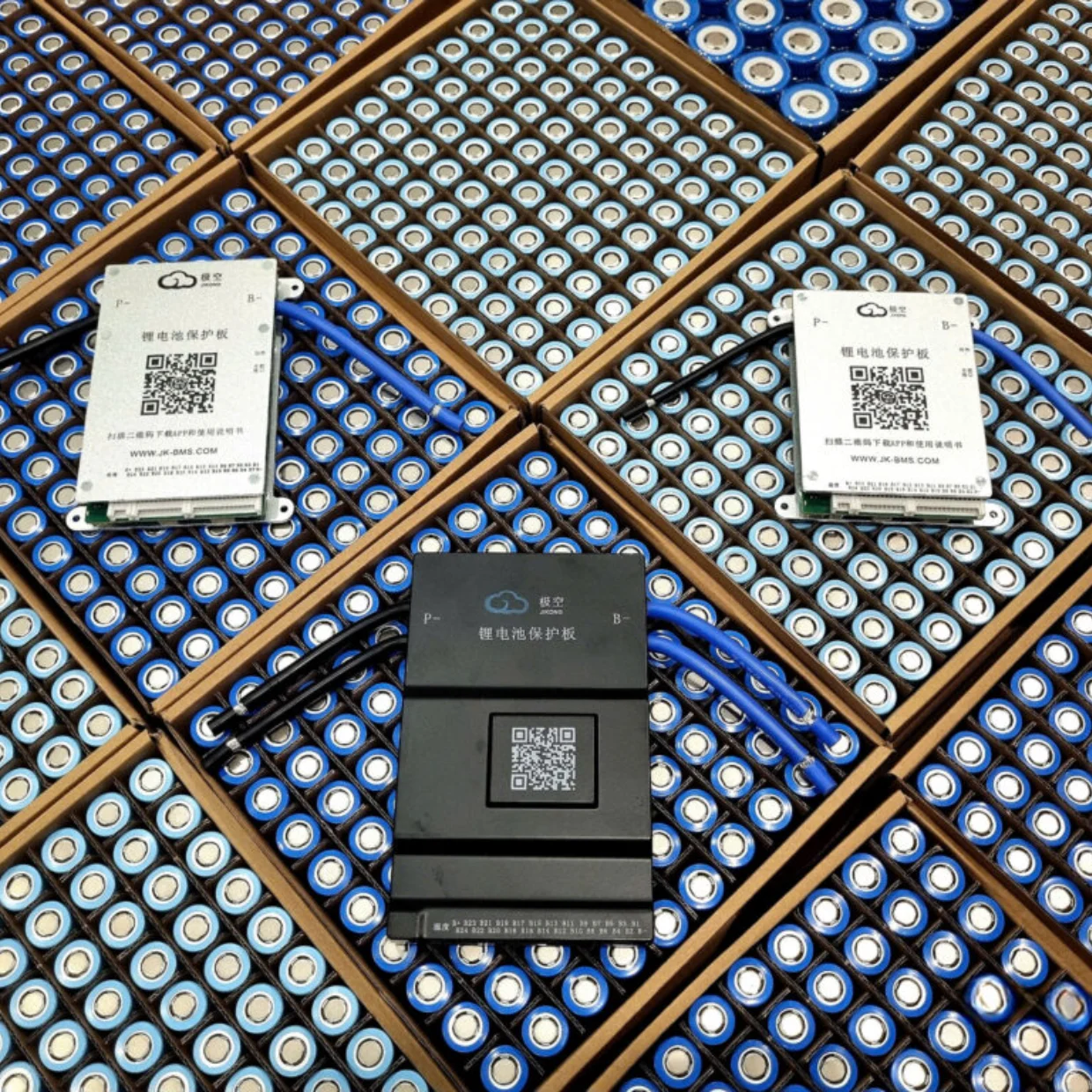 Mạch BMS Jikong và hộp sản phẩm tại kho