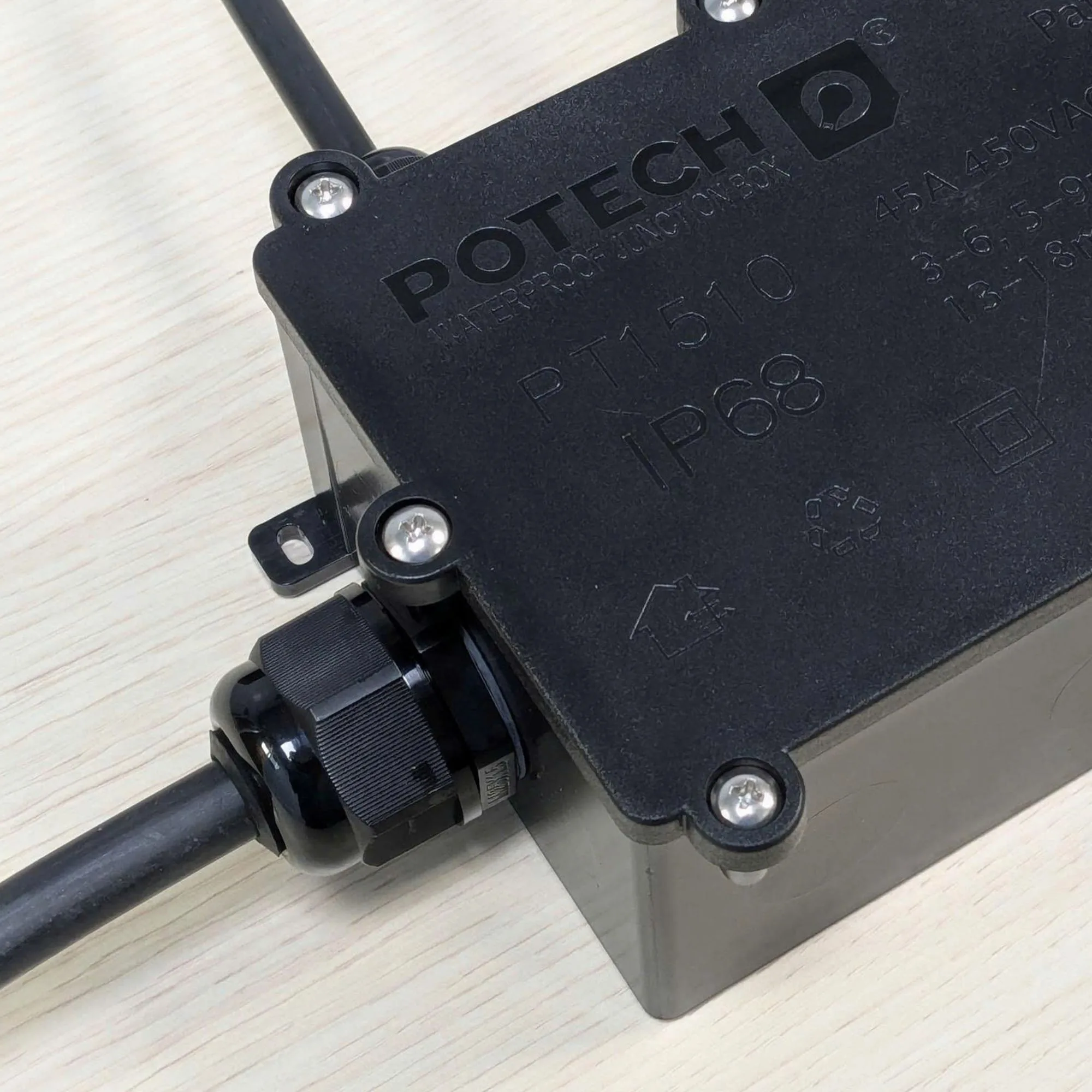 Ốc siết cáp lắp trên hộp POTECH